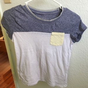 aeropostale tee w/ yellow pocket